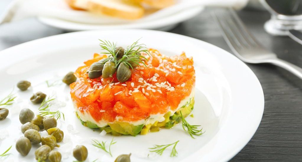 Rezept Lachs Tartar mit Avocado und Kapern