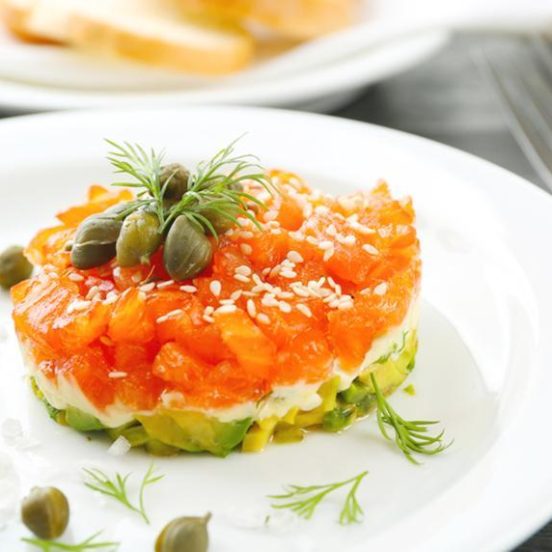 Rezept Lachs Tartar mit Avocado und Kapern