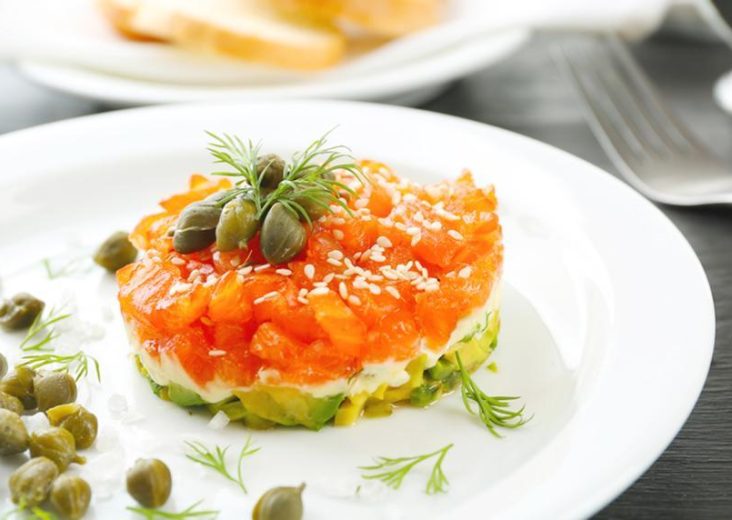 Rezept Lachs Tartar mit Avocado und Kapern