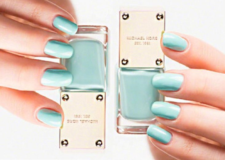 Nagellack Trendfarbe mint auf STRIKE magazin