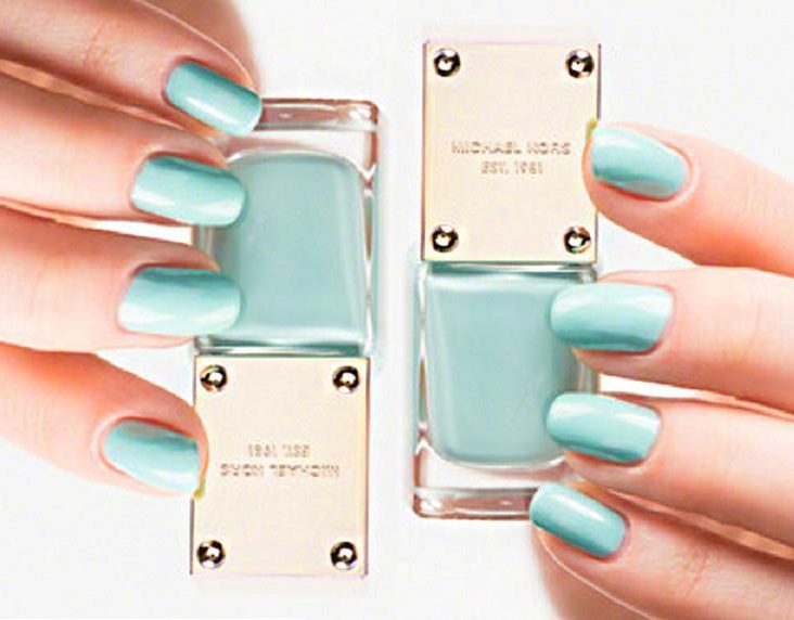 Nagellack Trendfarbe mint auf STRIKE magazin