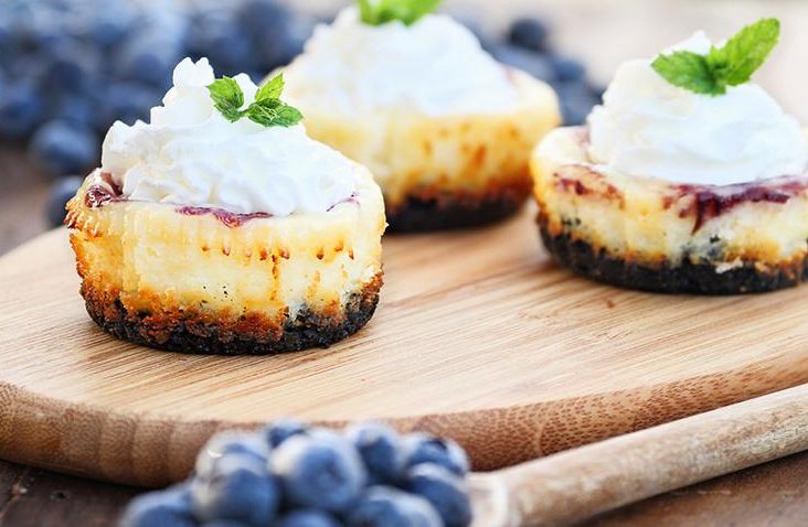 Mini-Cake Rezept mit Blaubeeren auf STRIKE magazin