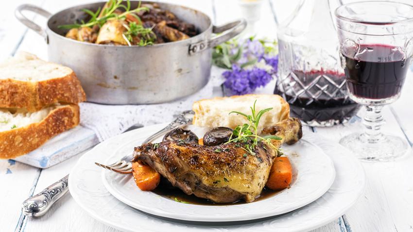 Einfaches Coq au Vin Rezept auf STRIKE magazin