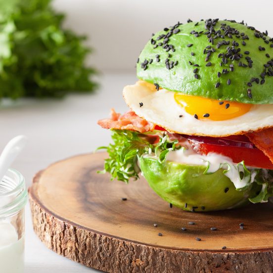 Glutenfreies Burger Rezept mit Avocado